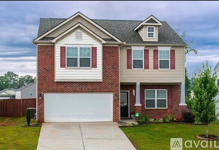 Lyman House: 217 Hartleigh Dr