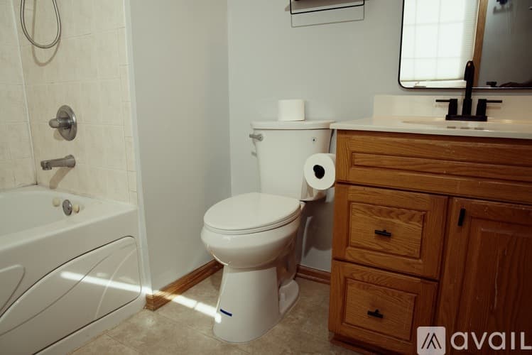 Minneapolis Apartment: 3906 Reservoir Boulevard