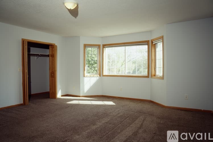 Minneapolis Apartment: 3906 Reservoir Boulevard