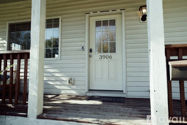 Minneapolis Apartment: 3906 Reservoir Boulevard