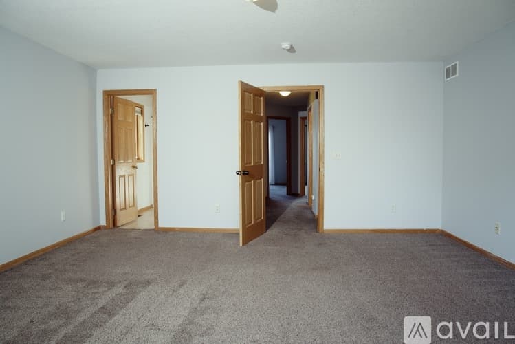 Minneapolis Apartment: 3906 Reservoir Boulevard