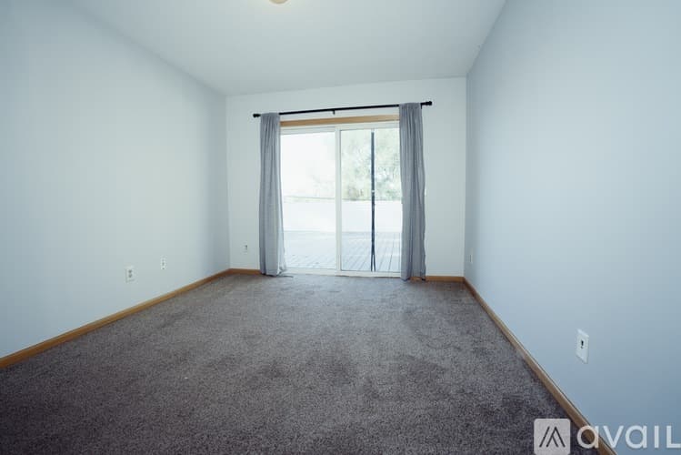 Minneapolis Apartment: 3906 Reservoir Boulevard