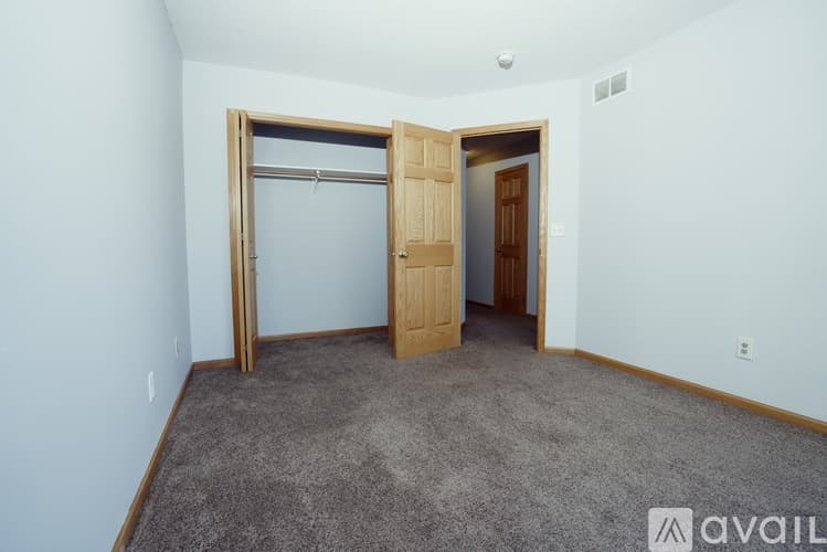 Minneapolis Apartment: 3906 Reservoir Boulevard