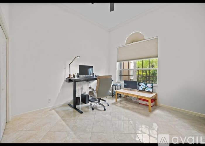 Wellington House: 893 Forest Glen Lane