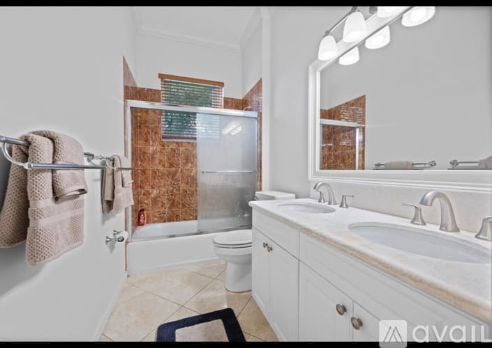 Wellington House: 893 Forest Glen Lane