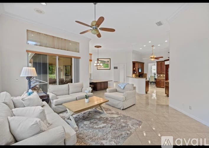 Wellington House: 893 Forest Glen Lane