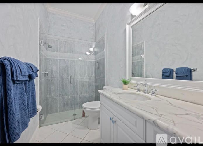 Wellington House: 893 Forest Glen Lane