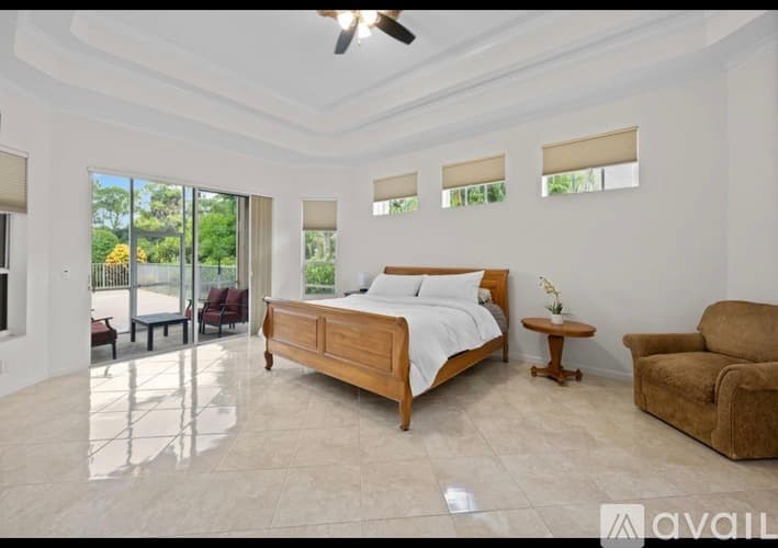 Wellington House: 893 Forest Glen Lane