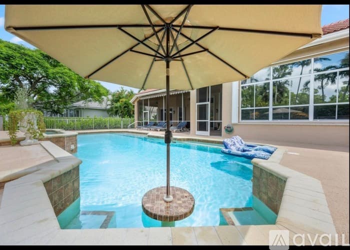 Wellington House: 893 Forest Glen Lane