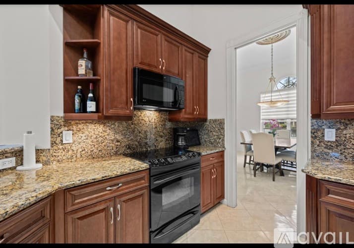 Wellington House: 893 Forest Glen Lane