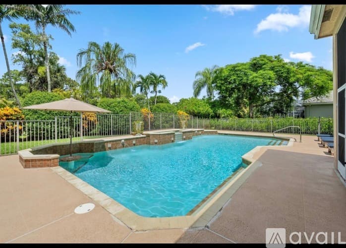 Wellington House: 893 Forest Glen Lane