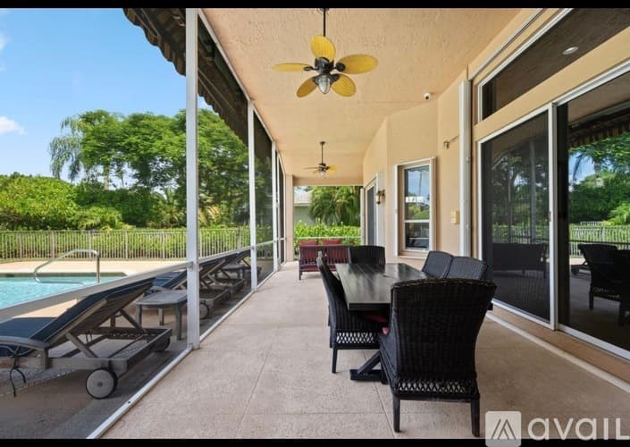 Wellington House: 893 Forest Glen Lane
