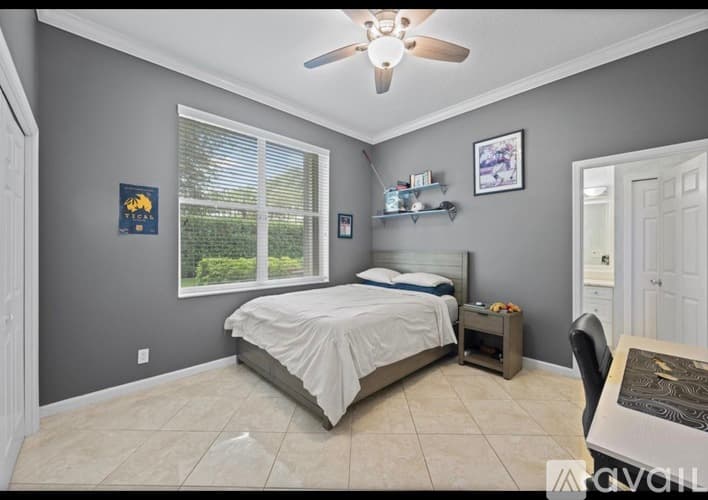 Wellington House: 893 Forest Glen Lane