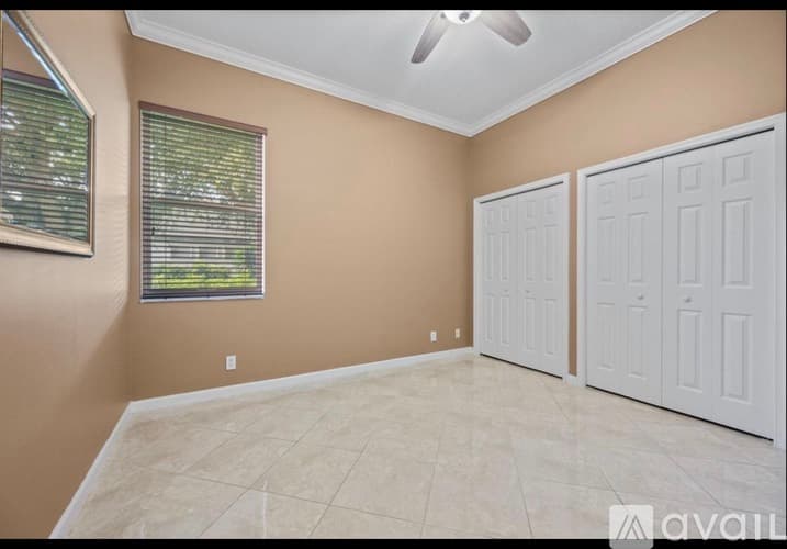 Wellington House: 893 Forest Glen Lane