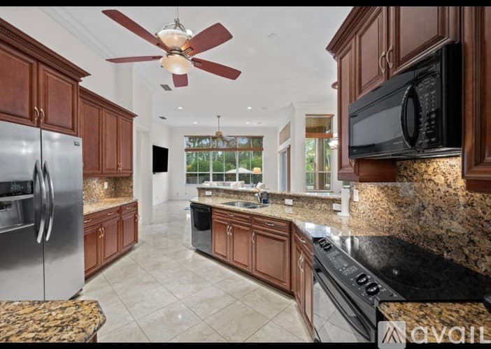 Wellington House: 893 Forest Glen Lane