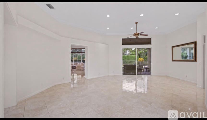 Wellington House: 893 Forest Glen Lane
