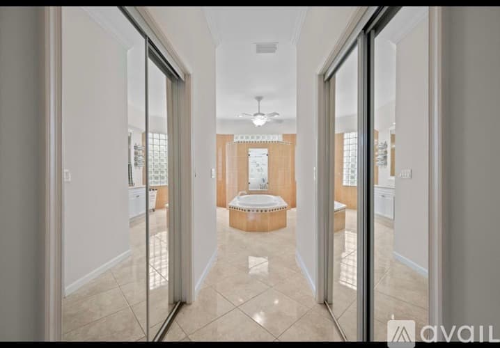 Wellington House: 893 Forest Glen Lane