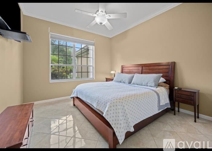 Wellington House: 893 Forest Glen Lane