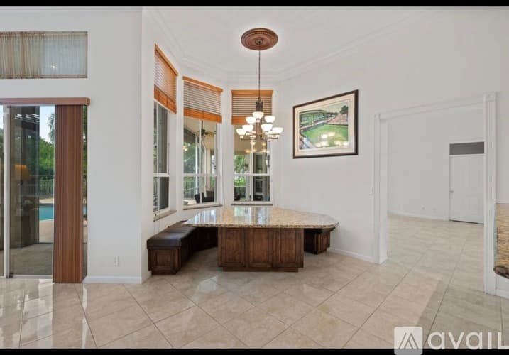 Wellington House: 893 Forest Glen Lane