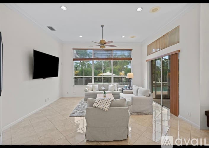 Wellington House: 893 Forest Glen Lane