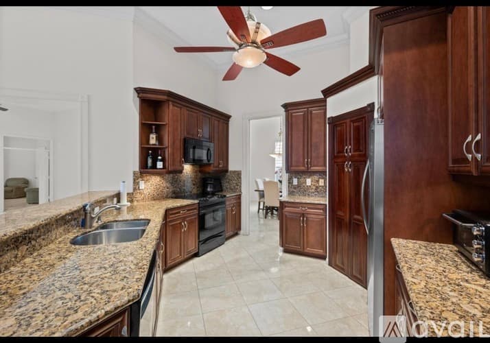 Wellington House: 893 Forest Glen Lane