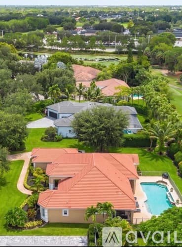 Wellington House: 893 Forest Glen Lane