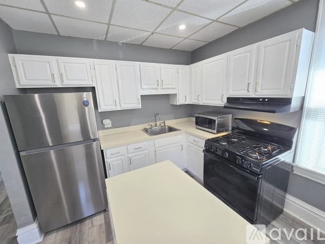Charleroi Apartment: 206 Lookout Avenue