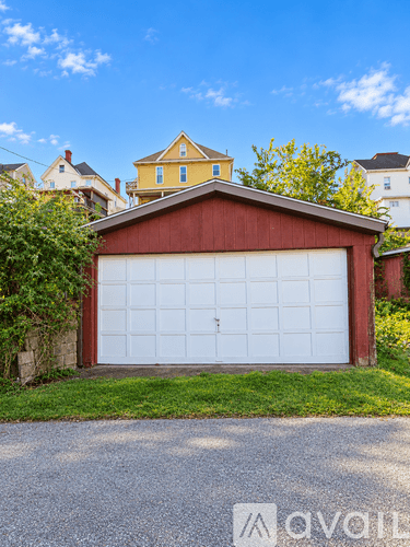 Charleroi Apartment: 206 Lookout Avenue