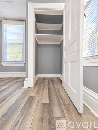Charleroi Apartment: 206 Lookout Avenue
