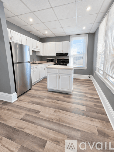 Charleroi Apartment: 206 Lookout Avenue