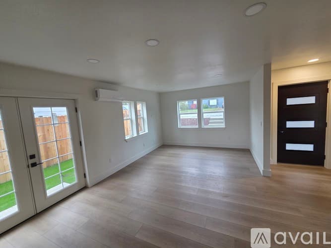 Everett House: 8011 Beverly Boulevard