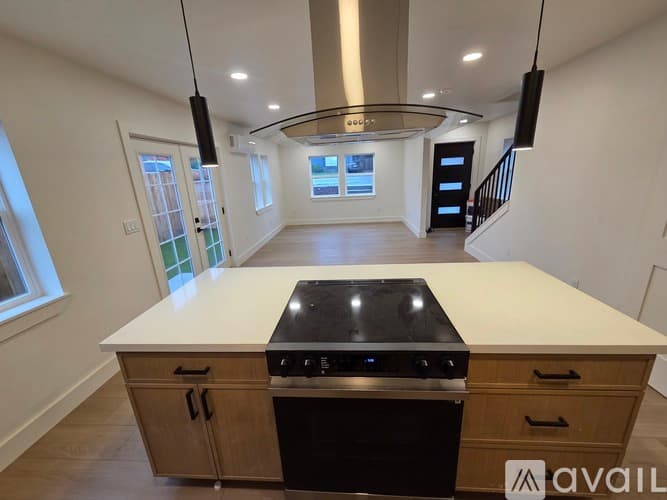 Everett House: 8011 Beverly Boulevard