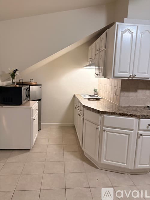 Brentwood Apartment: 391 Torrington Drive