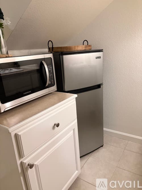 Brentwood Apartment: 391 Torrington Drive