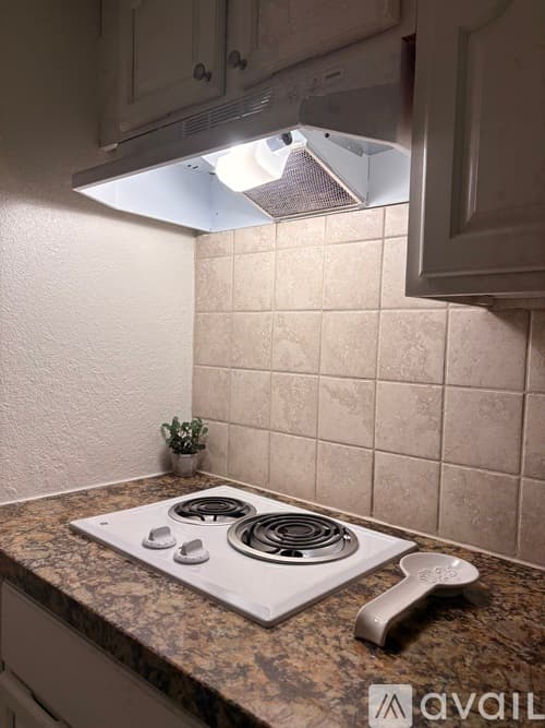 Brentwood Apartment: 391 Torrington Drive