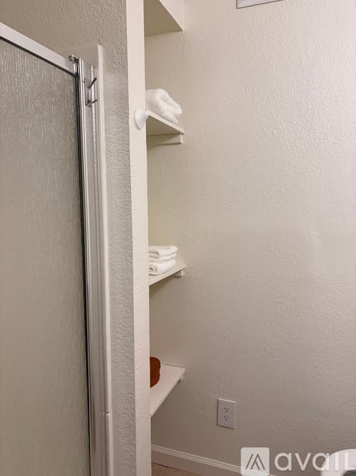 Brentwood Apartment: 391 Torrington Drive