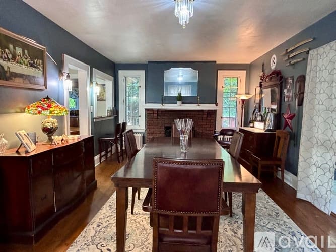 Utica House: 649 Parkway East