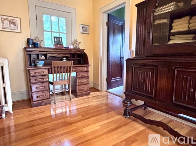 Utica House: 649 Parkway East