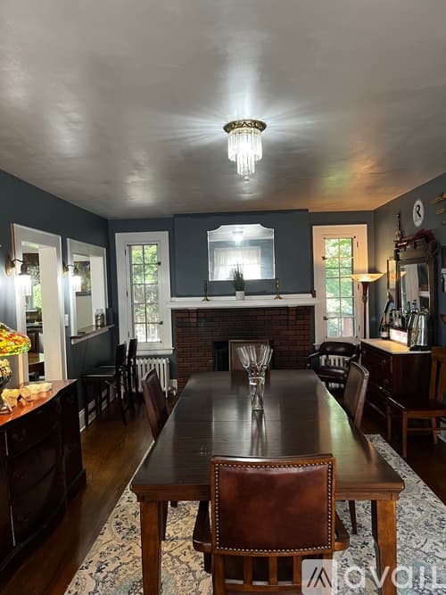 Utica House: 649 Parkway East