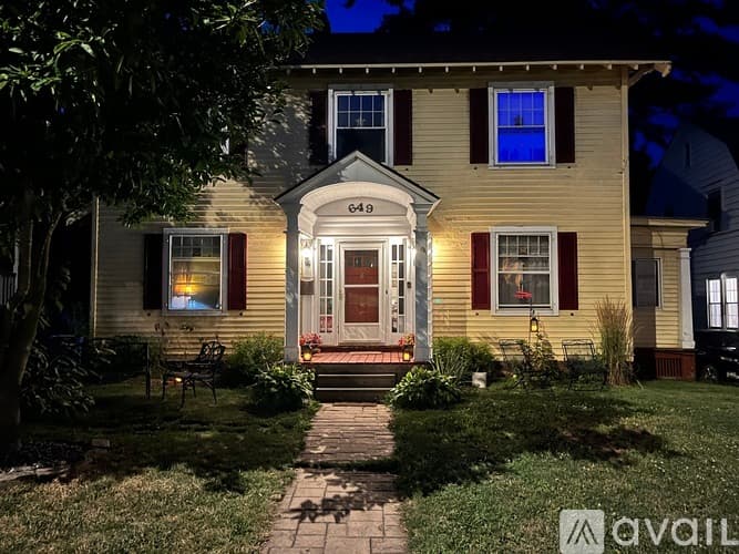 Utica House: 649 Parkway East