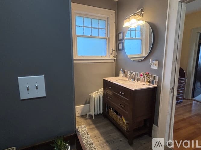 Utica House: 649 Parkway East