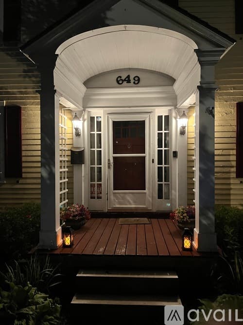 Utica House: 649 Parkway East