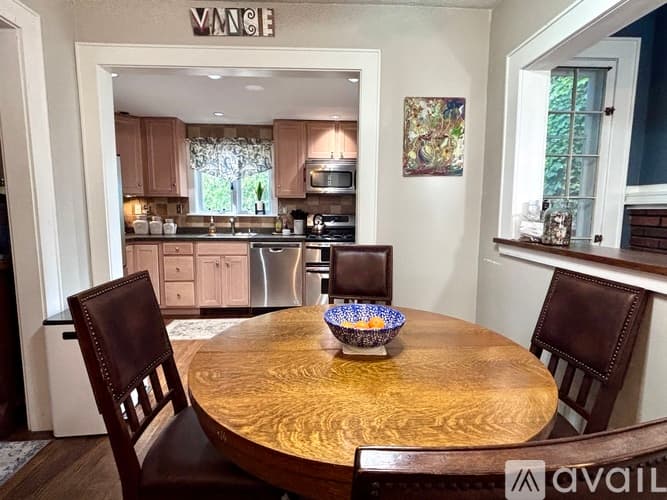 Utica House: 649 Parkway East