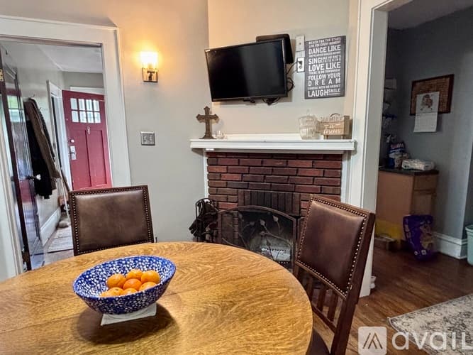 Utica House: 649 Parkway East
