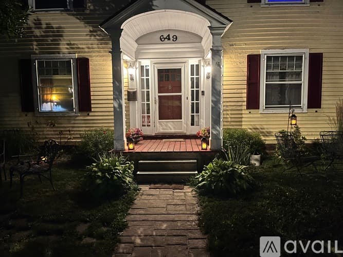 Utica House: 649 Parkway East