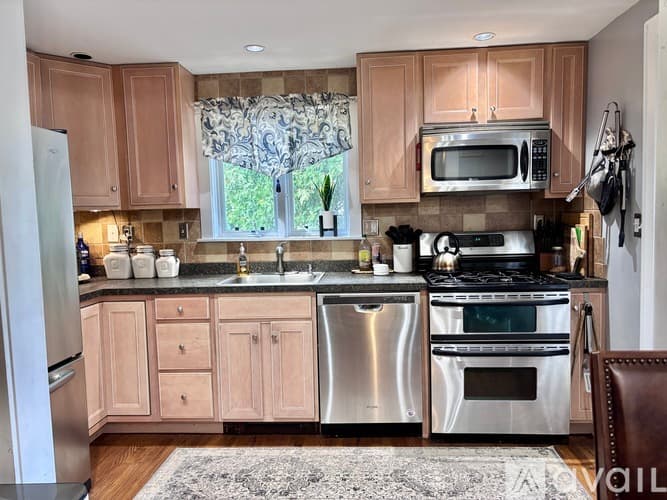 Utica House: 649 Parkway East