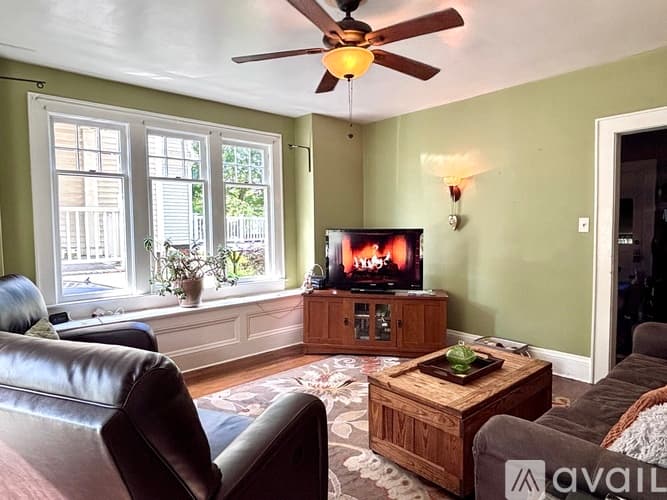 Utica House: 649 Parkway East