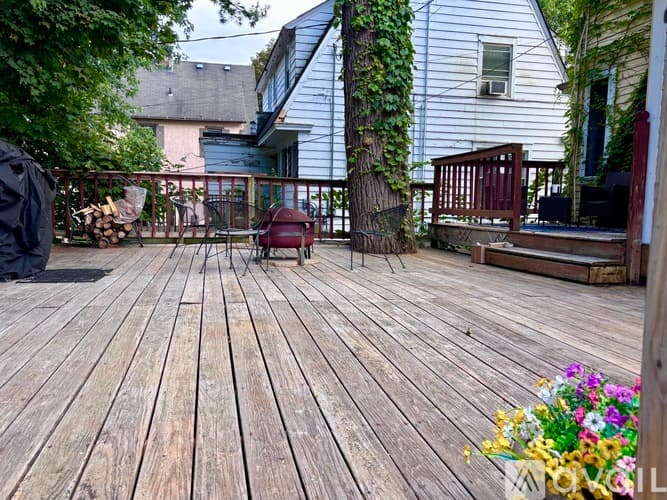 Utica House: 649 Parkway East