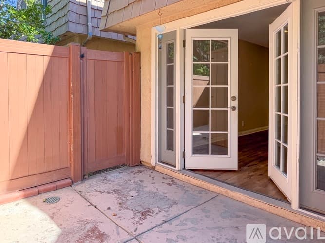 Agoura Hills Townhome: 4109 Yankee Dr