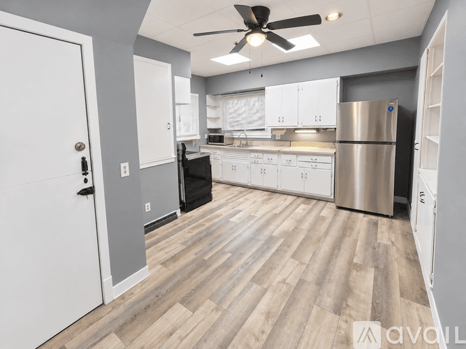 Charleroi Apartment: 206 Lookout Avenue